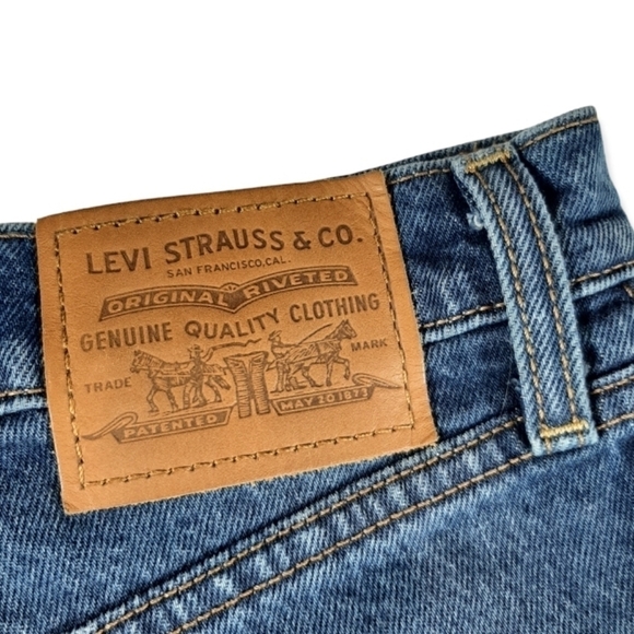 Levi's Ribcage Denim Shorts High Rise Buttonfly Distressed Size 25​​​​​​​​​​​​​ - Picture 6 of 14